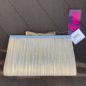 Gold clutch with metal gold-tone bow snap closure. Measures 5“ x 8“
